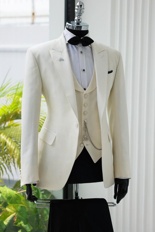 New Ivory Peaked Lapel Three Pieces Prom Suits